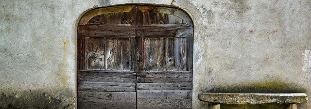 residential-garage-door-640x480-13538467.jpeg