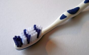 dental-cleaning-640x480-71046498.jpeg