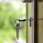 residential-garage-door-640x480-10232875.jpeg