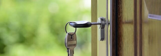 residential-garage-door-640x480-10232875.jpeg
