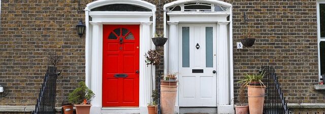 residential-garage-door-640x480-18168798.jpeg