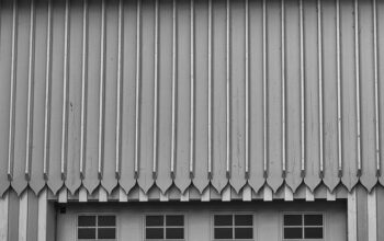 residential-garage-door-640x480-25353050.jpeg