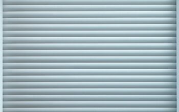 residential-garage-door-640x480-42150709.jpeg
