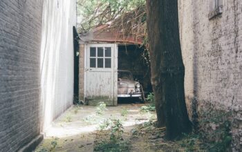residential-garage-door-640x480-46069126.jpeg