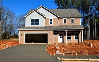 residential-garage-door-640x480-52443444.jpeg