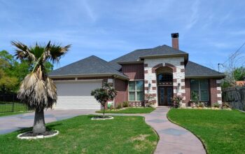 residential-garage-door-640x480-7286794.jpeg