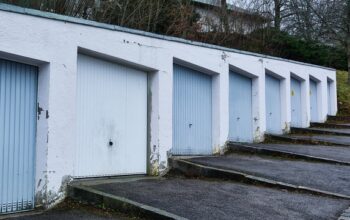 residential-garage-door-640x480-96771412.jpeg