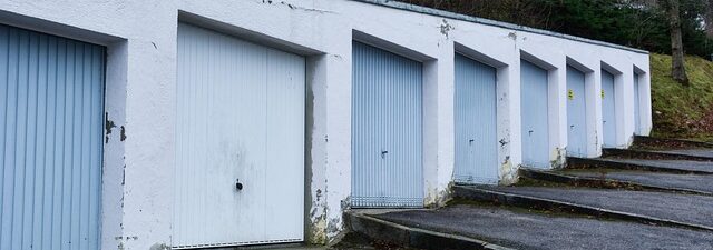 residential-garage-door-640x480-96771412.jpeg