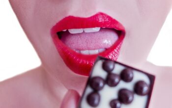 teeth-whitening-640x480-53370118.jpeg