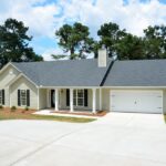 residential-garage-door-640x480-80617232.jpeg
