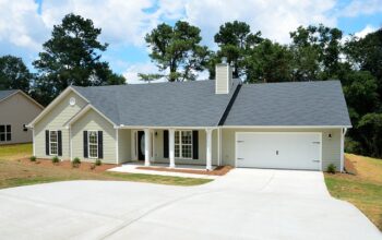 residential-garage-door-640x480-80617232.jpeg