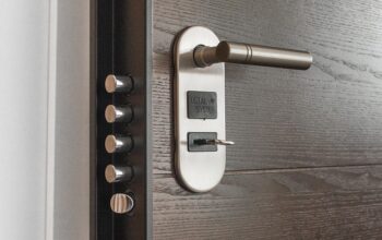 residential-garage-door-640x480-85623962.jpeg
