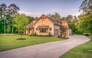 residential-garage-door-640x480-96474992.jpeg
