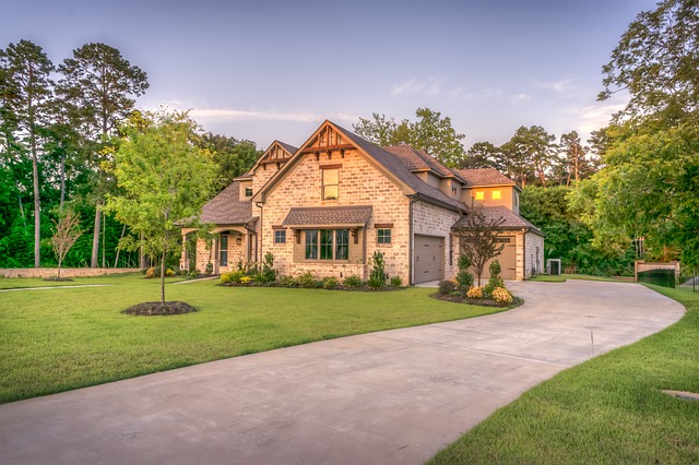 residential-garage-door-640x480-96474992.jpeg