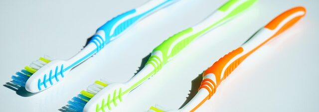 dental-cleaning-640x480-33121788.jpeg