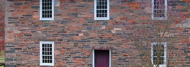 residential-garage-door-640x480-5581701.jpeg