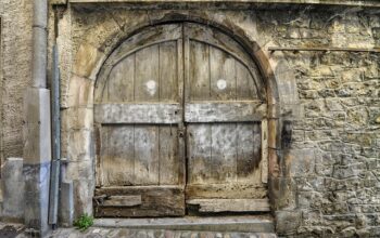 residential-garage-door-640x480-59744788.jpeg