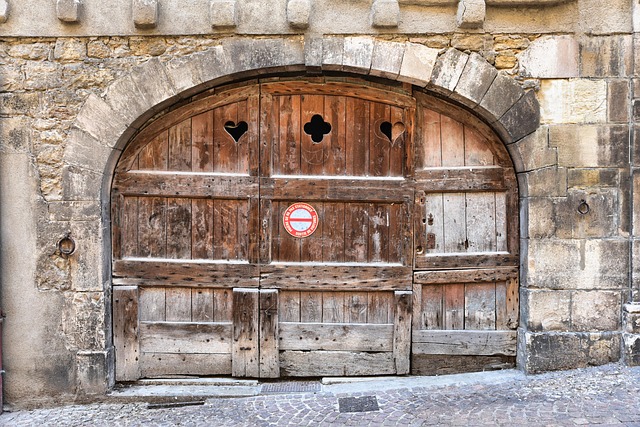 Instant Garage Door Installations: 24/7 Emergency Service, Save Time & Money!